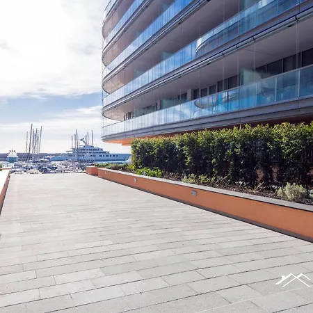Daire Waterfront Lux| Studio|a/c|parking|gym|wifi By Tilo Cenova